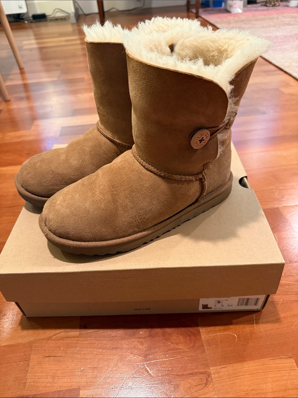 UGG Chestnut Bailey Button II Boot Box Label US 6